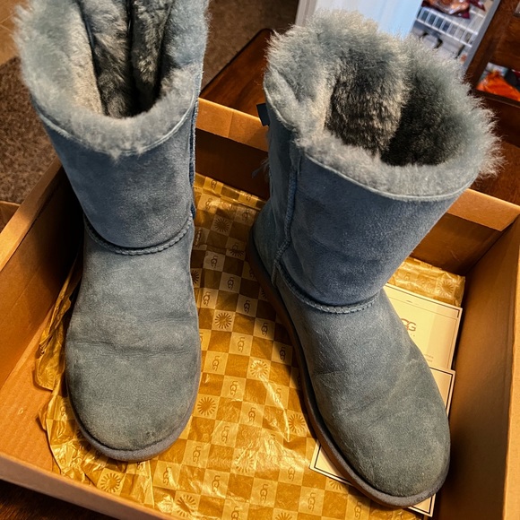 Bailey Bow Blue Uggs - Picture 2 of 4